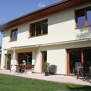 Lovely Apartment, Garden, Parking, Wifi, Netflix Praha